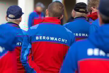 Mädchen stürzt in Bach und verletzt sich schwer: Rettung "mit erheblichem Aufwand"