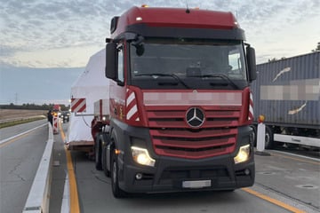 Unfall A14: Baustelle zu eng? Schwerlasttransport verursacht stundenlange Sperrung auf A14