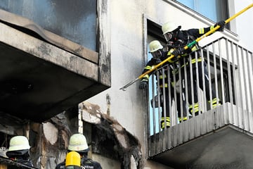 München: Flammen versperren Fluchtweg: Feuerwehr muss Arbeiter retten