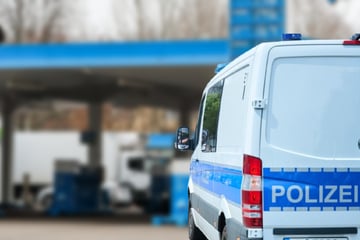 Berlin: Teenager mit Schusswaffe raubt Tanke in Wedding aus