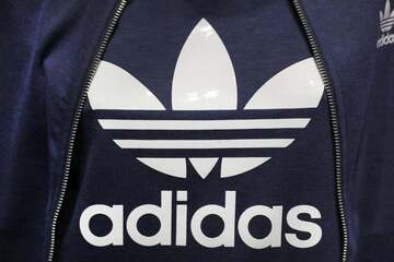 Statt Einbruch kam der Aufschwung: Adidas hebt nach Umsatzrekord Gewinnprognose an