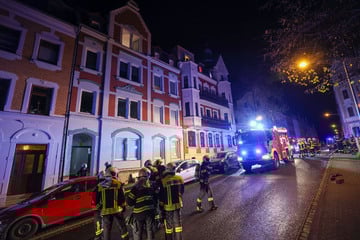 Feuerwehreinsatz in Wohnhaus: Brand im Treppenhaus
