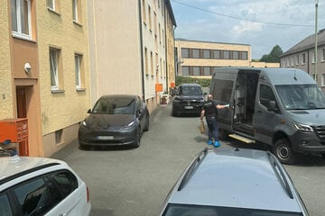 Leiche in Wohnung entdeckt! Polizei nimmt junge Frau nach Gewalttat fest