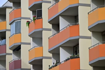 Leipzig: Kellerbrand im Grünauer Plattenbau: Haus muss mitten in der Nacht geräumt werden