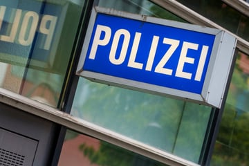 Seniorin verliert nach Sturz in Bus Kampf um Leben: Polizei fahndet nach Radfahrerin und sucht Zeugen