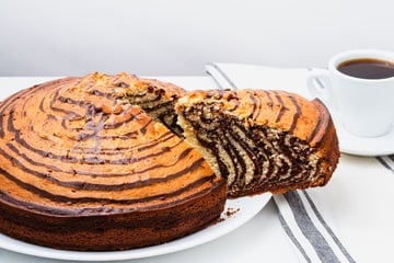 Zebrakuchen Rezept: Dieser Kuchen ist super fluffig und tierisch lecker
