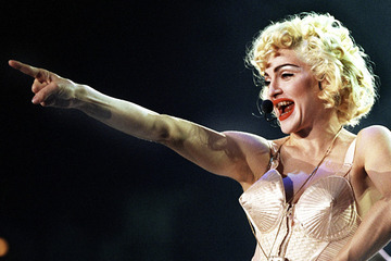 Madonna löscht alle ihre Instagram-Fotos und verkündet dann wichtige Neuigkeiten