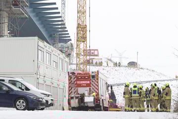 Achtung, brennende Gasflasche! A7 voll gesperrt, Feuerwehr im Einsatz