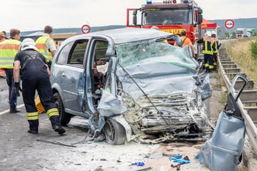 Tödlicher Unfall auf B505: Opel gerät in Gegenverkehr und kracht in Lkw