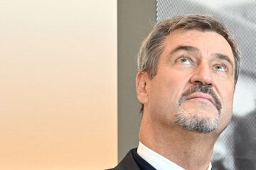 Söder wettert gegen "Wischiwaschi-Wehrpflicht"