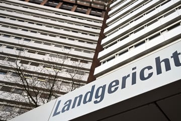 Ehefrau sediert und in Badewanne ermordet? 63-Jährigem droht jahrelange Haft