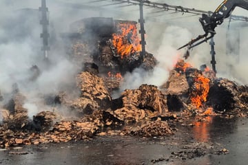 Unfall A: Lkw auf A10 in Flammen: Vollsperrung und Stau