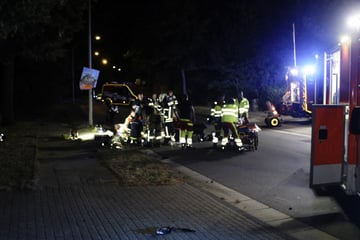 Tödlicher Unfall in NRW: Biker verliert Kontrolle über sein Motorrad und kracht gegen Straßenlaterne