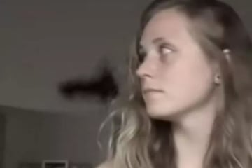 Frau nimmt Video auf und ahnt nicht, was im Hintergrund geschieht