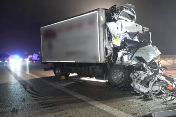 Unfall A8: A8-Crash am Morgen: Zwei Schwerverletzte nach Lkw-Kollision