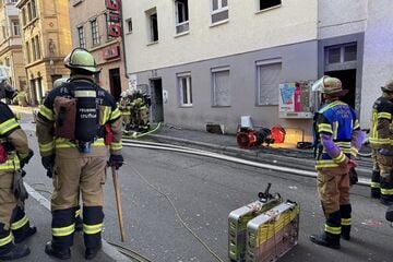Stuttgart: Kellerbrand in Stuttgart: Anwohner versorgen Feuerwehr mit Weihnachtsmenü