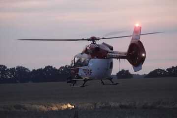 Unfall A: Kleintransporter überschlägt sich auf der A10: 50-Jähriger verletzt