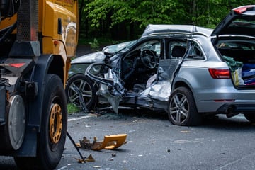 Tödlicher Unfall in Unterfranken: Lastwagen kracht frontal in Audi