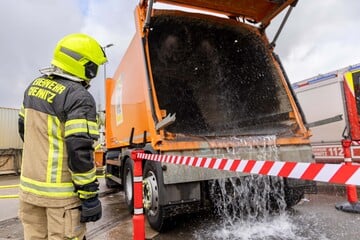 Chemnitz: Weil immer wieder Müllautos brennen: Chemnitzer ASR stellt neues Löschsystem vor