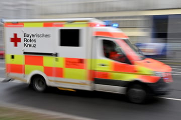 Brutaler Überfall: Opfer muss für Angreifer-Trio Geld abheben