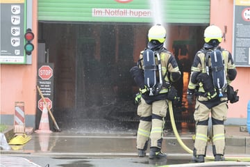 Großbrand in Waschanlage: Massive Schäden legen Betrieb lahm