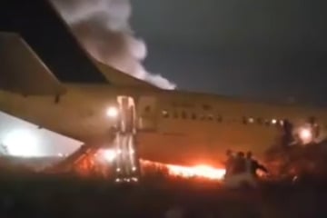 Bruchlandung! Boeing 737 in Flammen - alle Passagiere gerettet