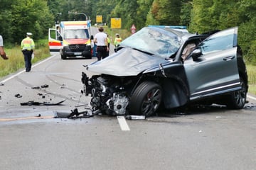 Sportwagen-Fahrer verliert Kontrolle über Audi RS: Zwei Tote