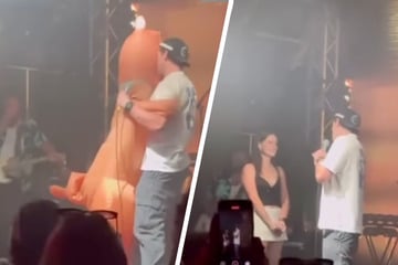 Wie peinlich! Nach dem Antrag flüchtet sie von der Bühne