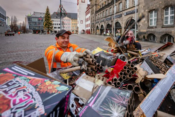 Chemnitz: Böller, Raketen und Co.: So viel Silvester-Müll musste die Chemnitzer Stadtreinigung wegräumen