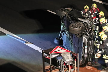 Unfall A13: Unter Drogeneinfluss: Mercedes-Fahrer kracht in Lkw und überschlägt sich auf der A13