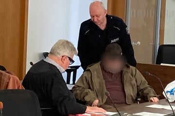 Rentner erschlägt seine Ehefrau mit Hammer: Gericht fällt Knallhart-Urteil