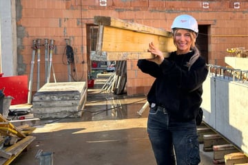 Vor fahrenden Bus gestoßen! Bau-Influencerin "Tschulique" wurde gemobbt