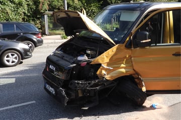 MOIA-Fahrer kracht in Gegenverkehr: Zwei Verletzte
