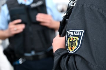 Streife kontrolliert Zugreisenden, dann sind die Experten vom Entschärfungs-Dienst gefragt