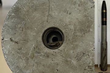 1,35 Meter langes Artilleriegeschoss auf dem Sperrmüll entsorgt