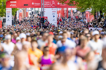 Hamburg Marathon: Deutsche Spitzenläuferin rennt gegen Tisch und gibt auf