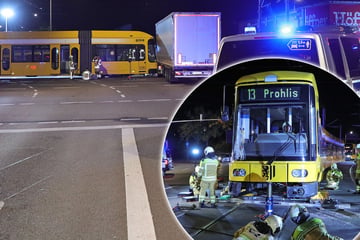 Laster kracht in Straßenbahn: Kreuzung am Elbepark bis spät in der Nacht gesperrt