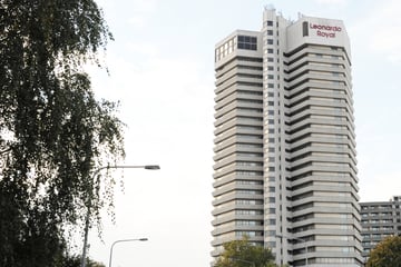 Ehefrau aus 22. Stock gestoßen? Mann steht vor Gericht, Details der Anklage sind schockierend