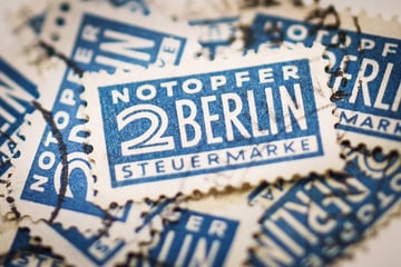 Berlin: Bürger klebten "Notopfer Berlin" auf ihre Post: Heute ist die 2-Pfennig-Marke Gold wert