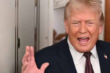 Trump says America is "screwed" if Supreme Court rules against his tariffs