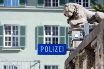 München: Neben dem Münchner Polizeipräsidium: Falsche Polizisten erbeuten sechsstelligen Betrag