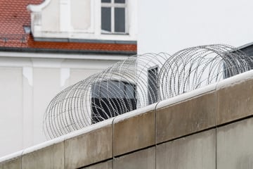 Handys und Drogen in JVA geschleust? Beamtin in U-Haft