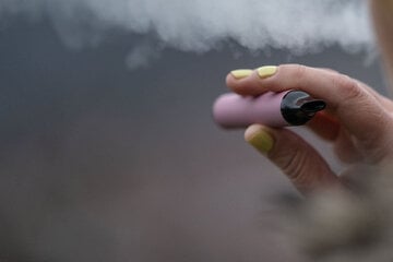 Wegen E-Zigarette: Jugendliche an Bushaltestelle ausgeraubt