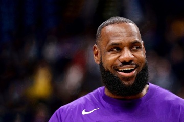 LeBron James reacts to shocking World Cup doppelgänger
