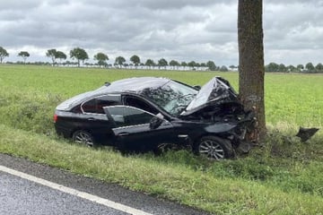 Heftiger Unfall mit lebensgefährlich Verletzten: Fahrer (19) hat keinen Führerschein