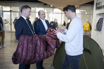 Blick hinter die Kulissen: MP Kretschmer im Schlafsack-Werk