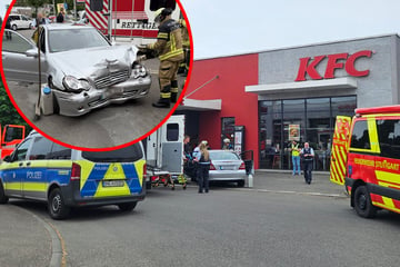 Mercedes-Fahrer in Stuttgart landet in KFC-Eingangstür