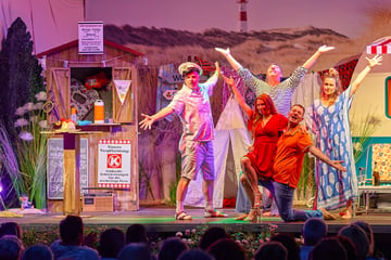 Dresden: Das rockt! Radeberger Sommertheater mit einem Hauch von Camping und DDR