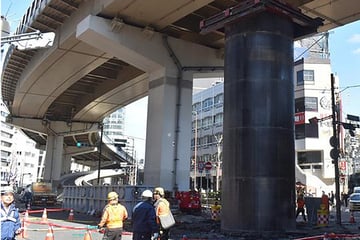 Mysteriöser Vorfall auf Baustelle: Mega-Rohr schießt plötzlich aus dem Boden