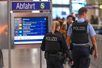 Leipzig: Frau greift im Hauptbahnhof Polizisten mit Tasche an: Was sich darin befindet, ist gefährlich